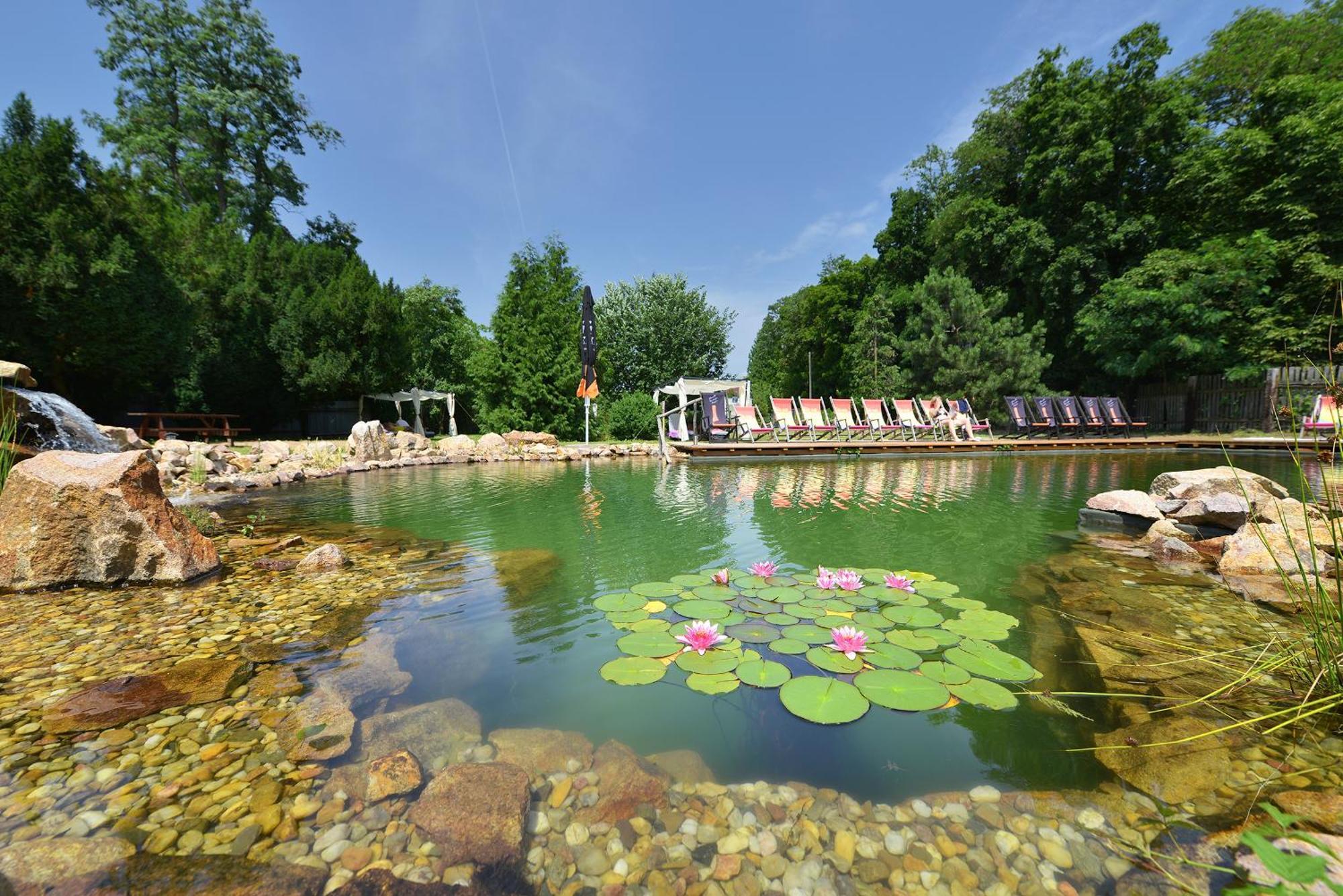Maxmilian Lifestyle Resort โลว์เชนิเย ภายนอก รูปภาพ